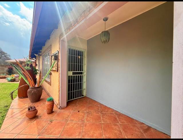 3 BEDROOM HOUSE FOR SALE IN VANDERBIJLPARK CW 1